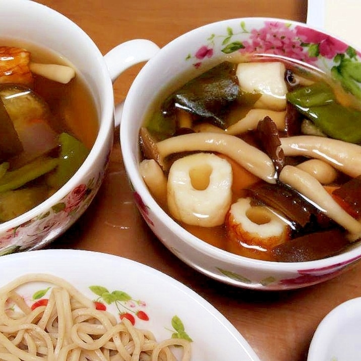 夏野菜とちくわと焼き豚のコンソメスープ